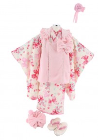 七五三 3歳女の子用被布[メゾピアノ]ピンクにリボン(着物)クリームに花束とチェリーNo.61V